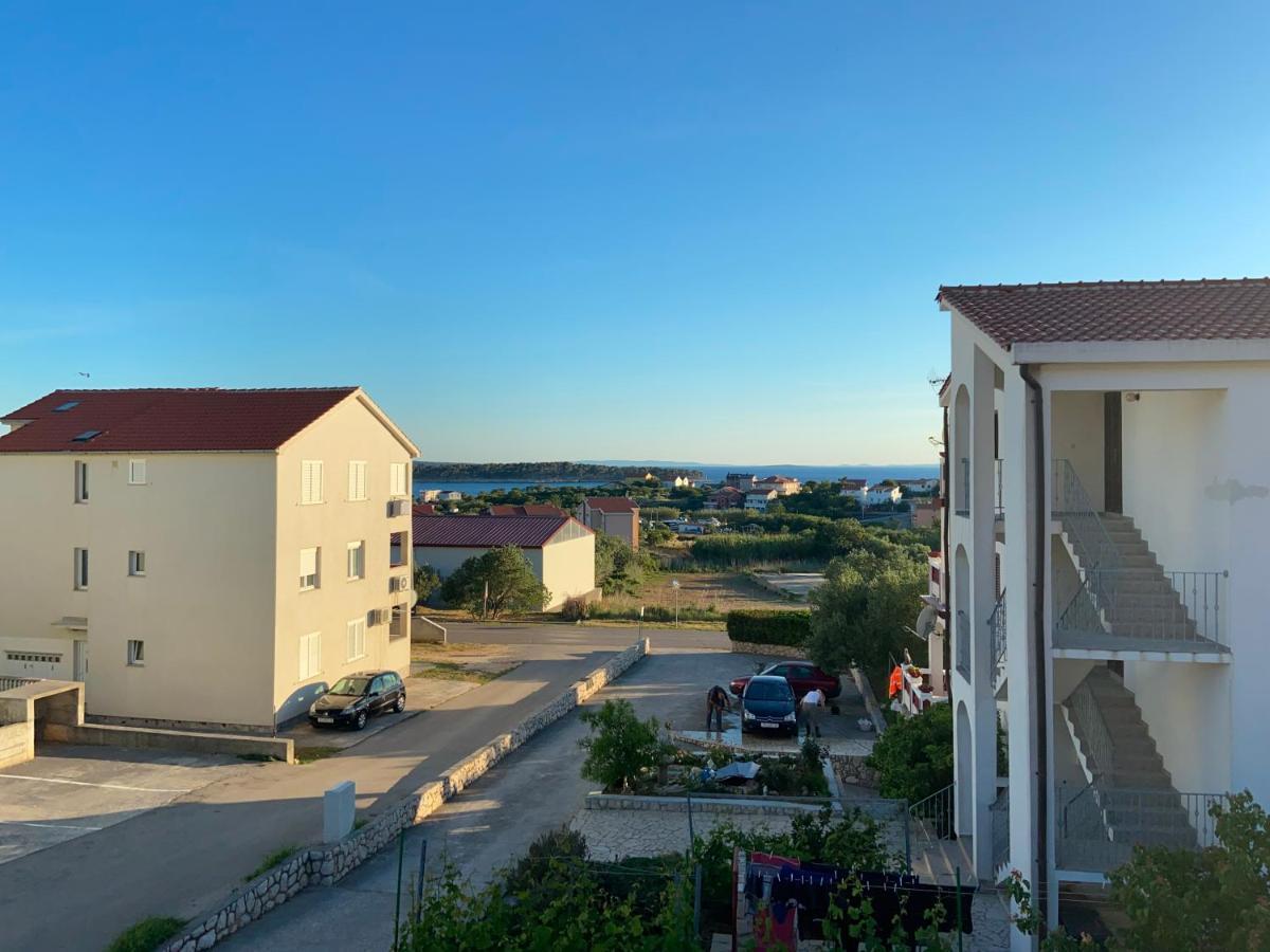 Apartments Pijaza Banjol Εξωτερικό φωτογραφία