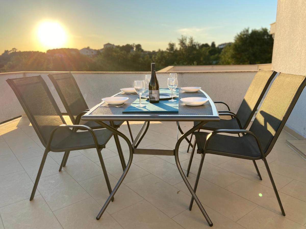Apartments Pijaza Banjol Εξωτερικό φωτογραφία