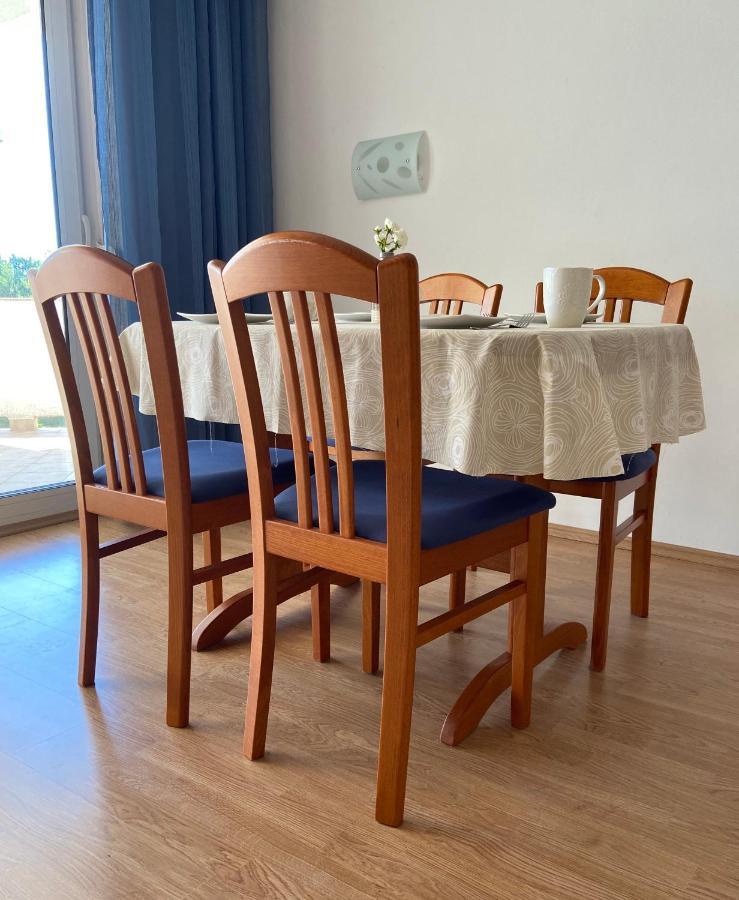 Apartments Pijaza Banjol Εξωτερικό φωτογραφία